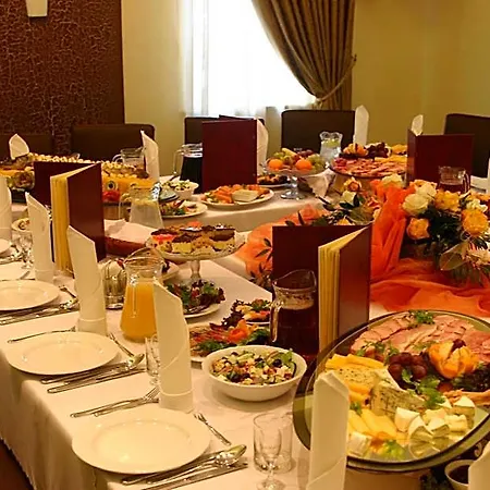 Korona فندق