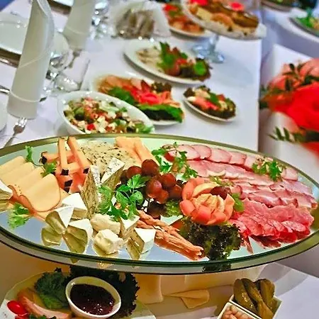Korona فندق 3*